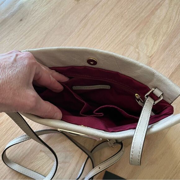 Marc Jacob small leather messenger side bag taupe color - Picture 5 of 6